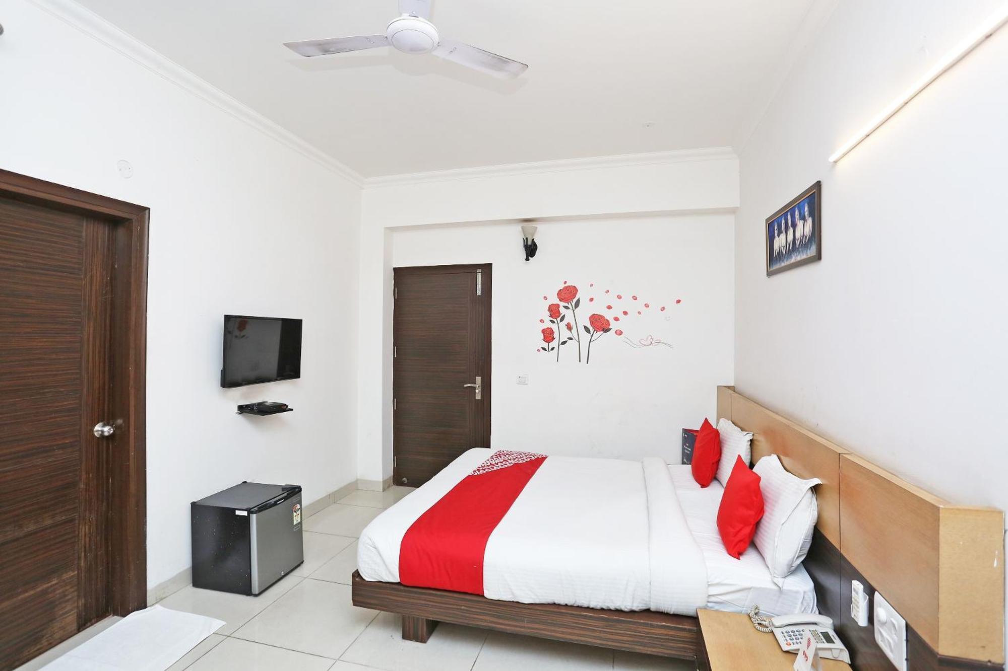 Cyber Inn Gurgaon Dış mekan fotoğraf
