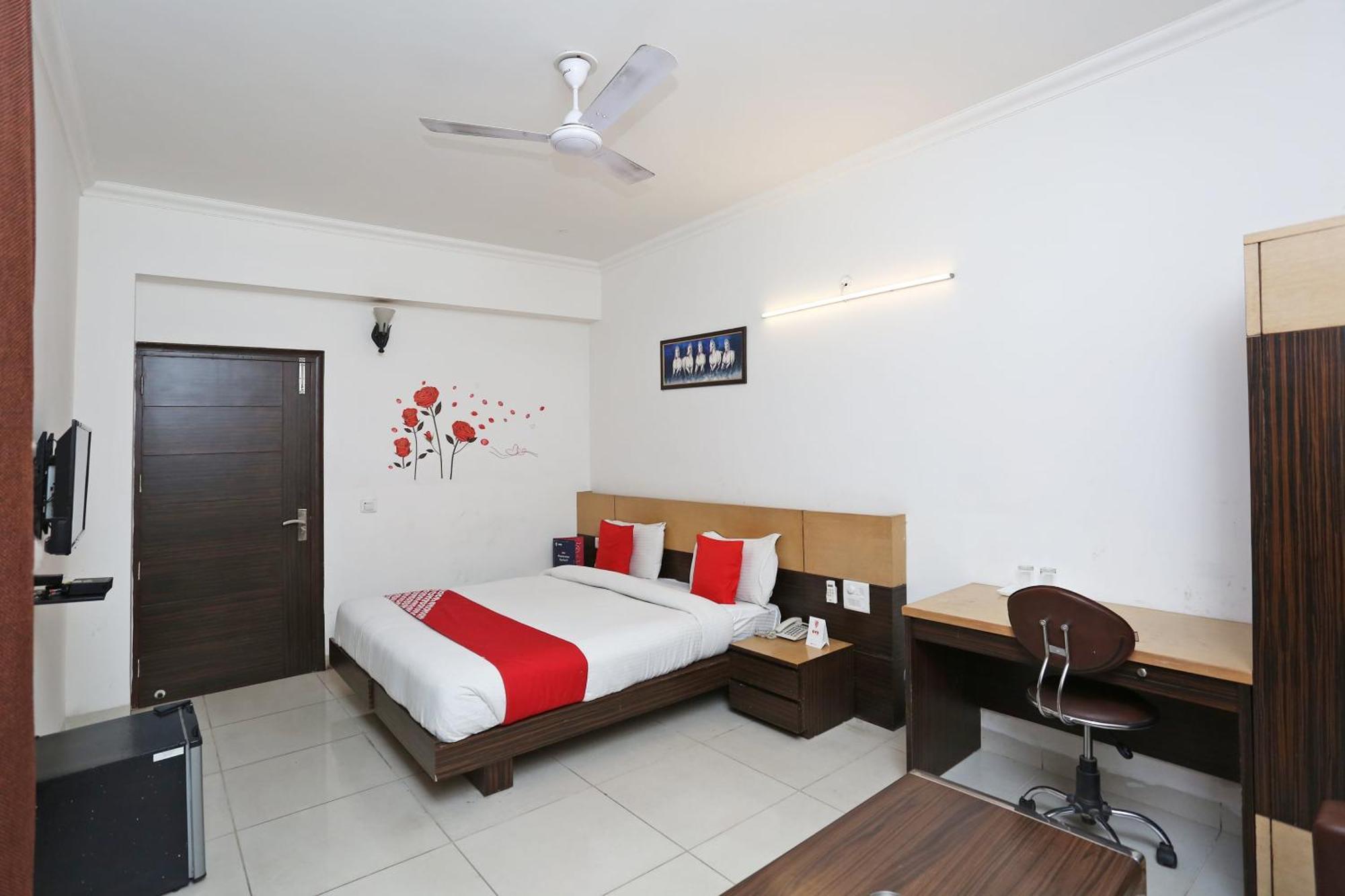 Cyber Inn Gurgaon Dış mekan fotoğraf
